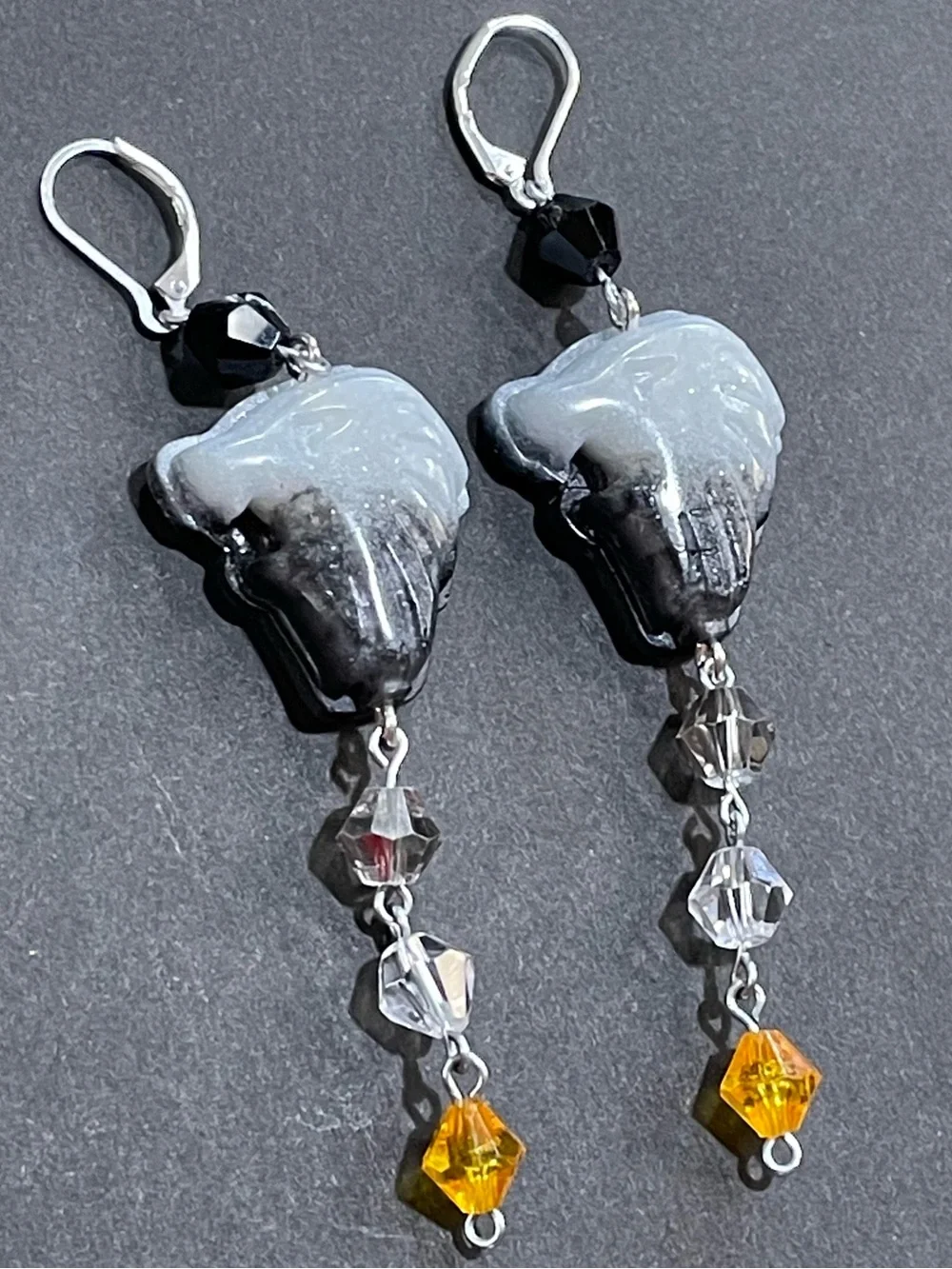 Twisted Wonderland Inspired Groovy Candy Earrings Leona Kingscholar (Nightmare)
